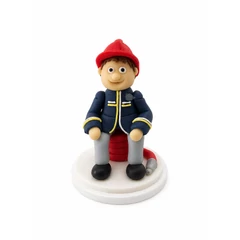 Marcipán tűzoltó figura tortadísz