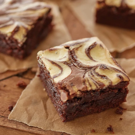 Wilton brownie sütőforma átlátszó fedővel