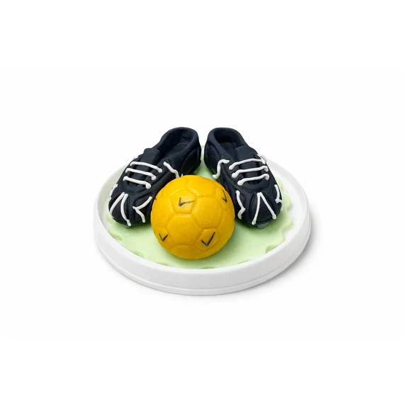 Nagy marcipán focis figura